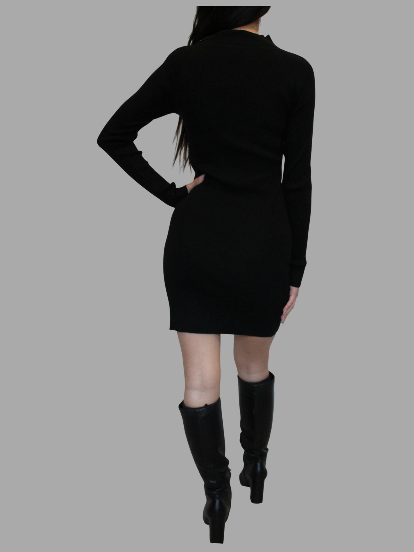 Abito Cut-Out con Collo Alto