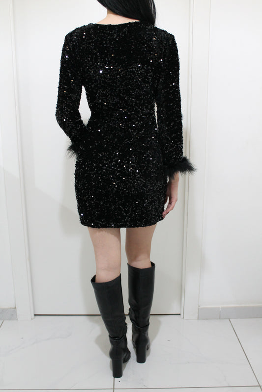 Abito Nero in Paillettes con Piume – Maniche Lunghe