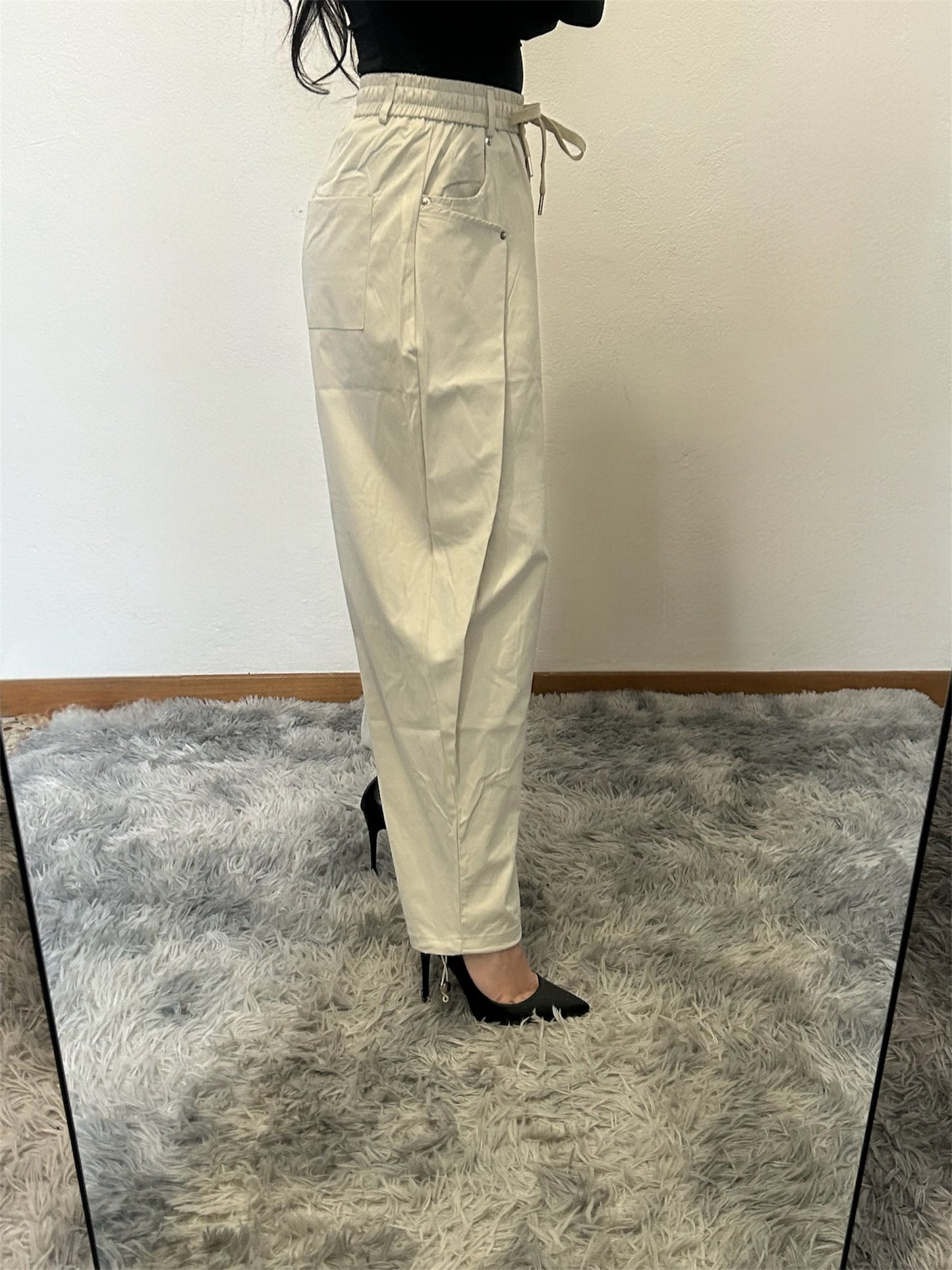 Pantalone Cargo Chic Beige con Fondo Regolabile