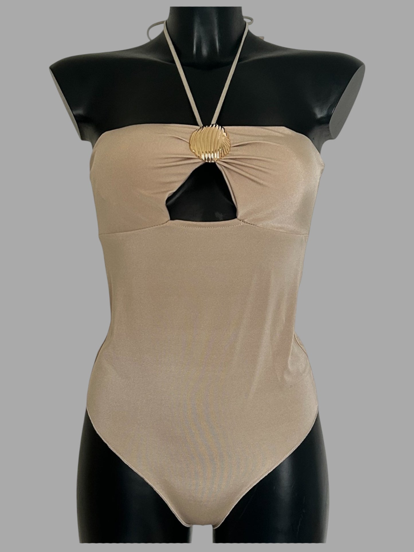 Body con gioiello a conchiglia