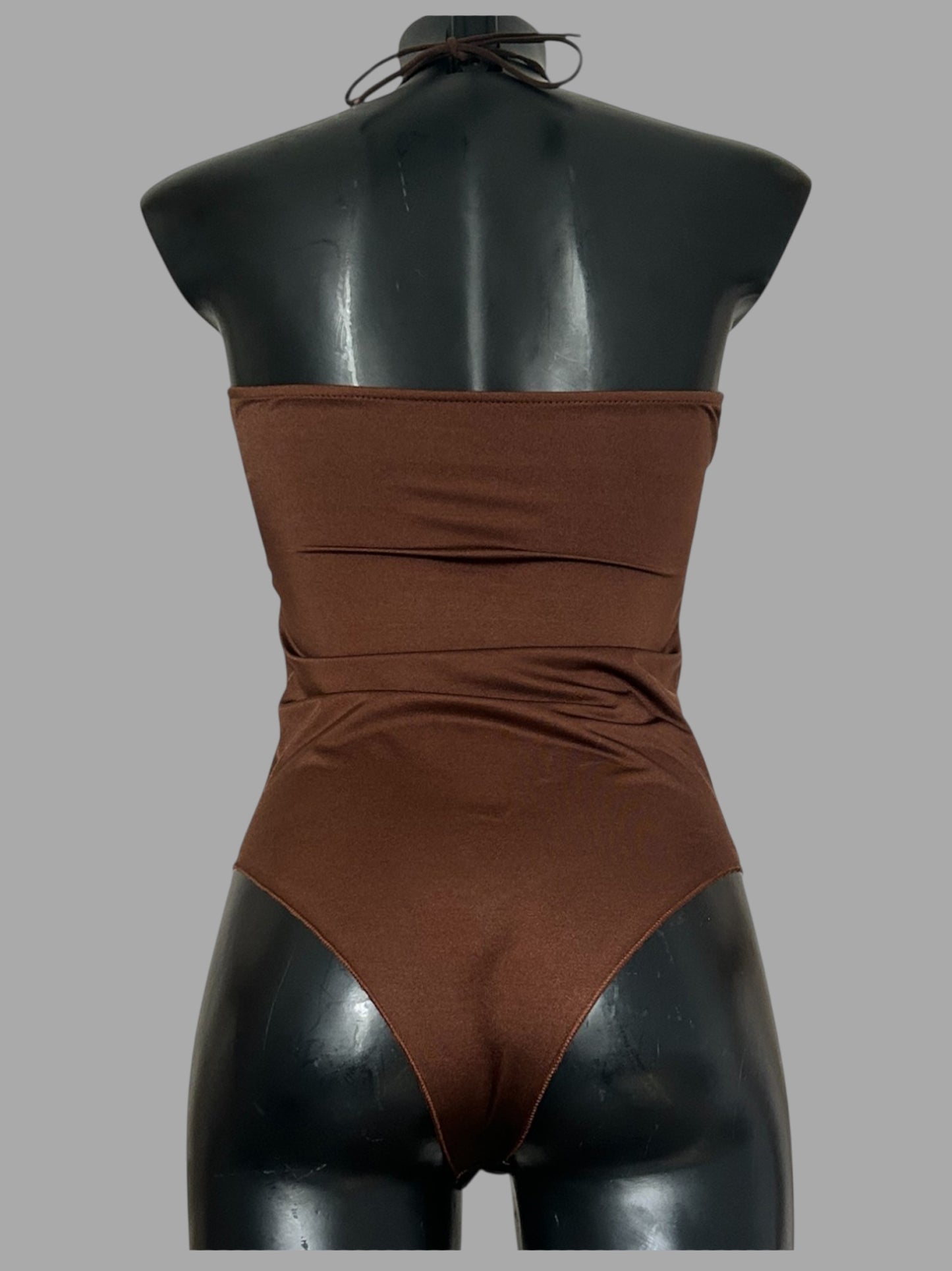 Body con gioiello a conchiglia