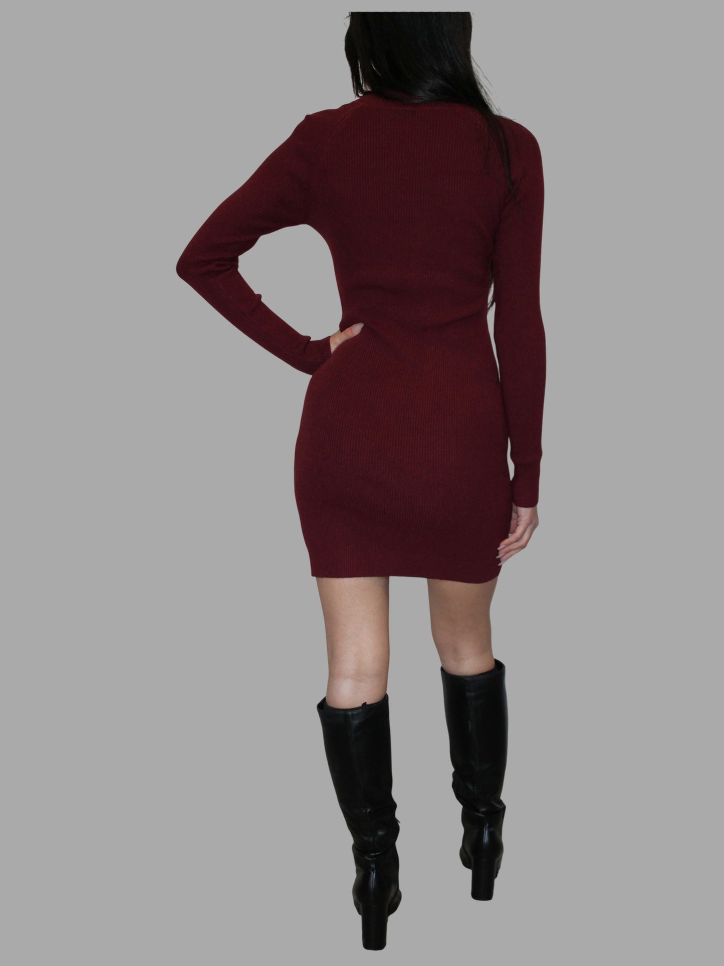 Abito Cut-Out con Collo Alto