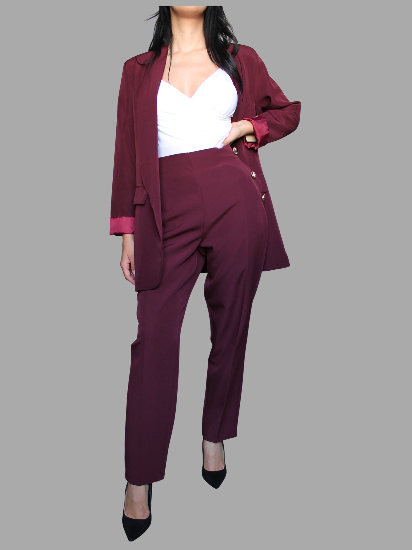 Completo giacca e pantalone con bottoni dorati