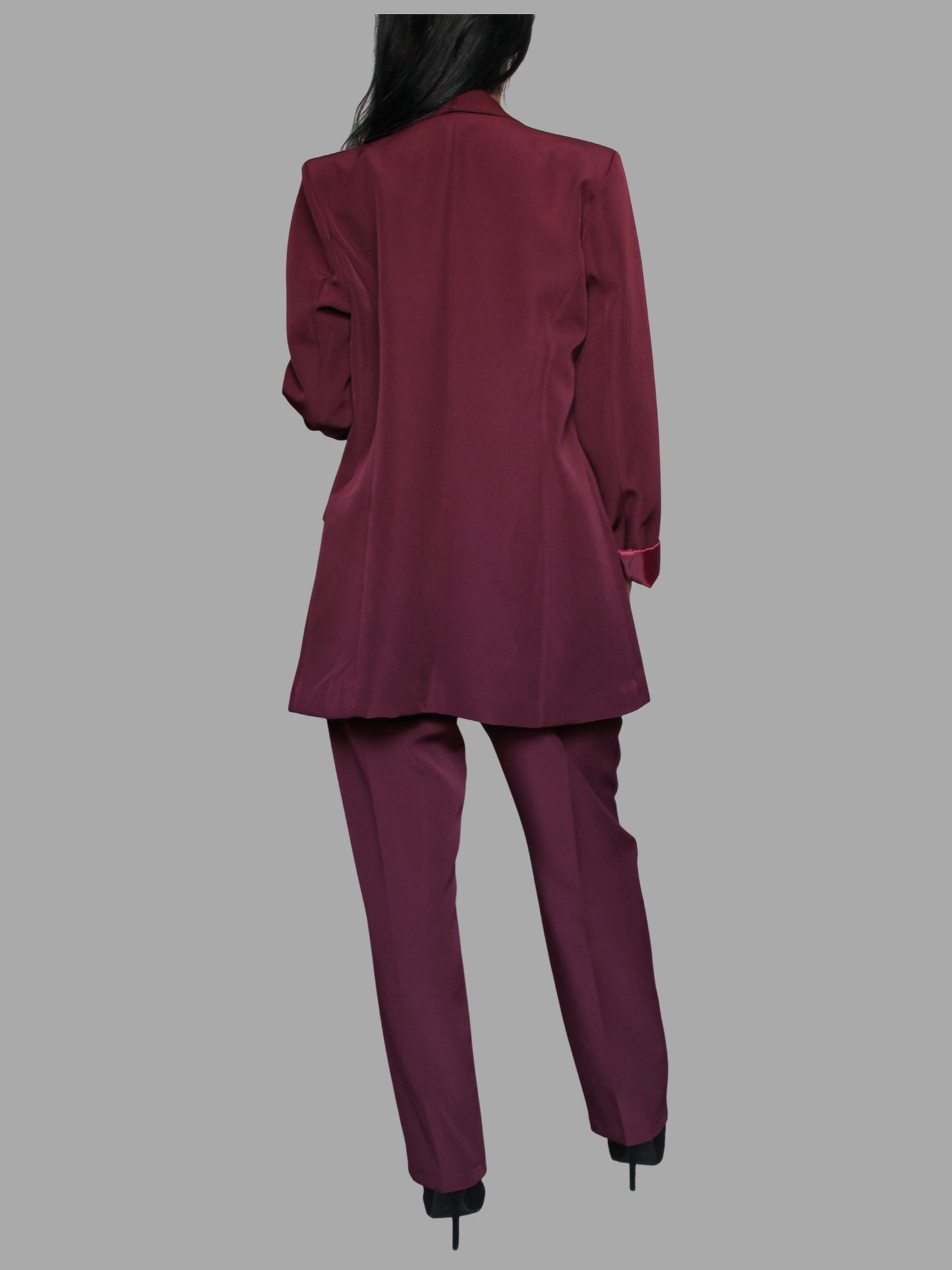 Completo giacca e pantalone con bottoni dorati