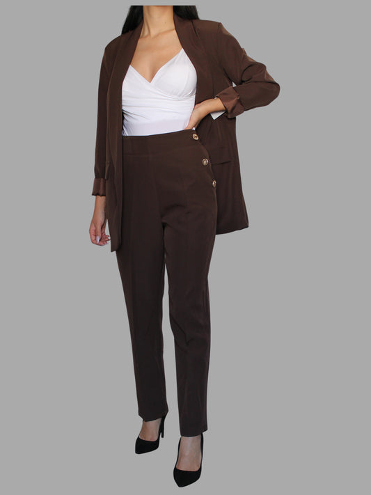 Completo giacca e pantalone con bottoni dorati