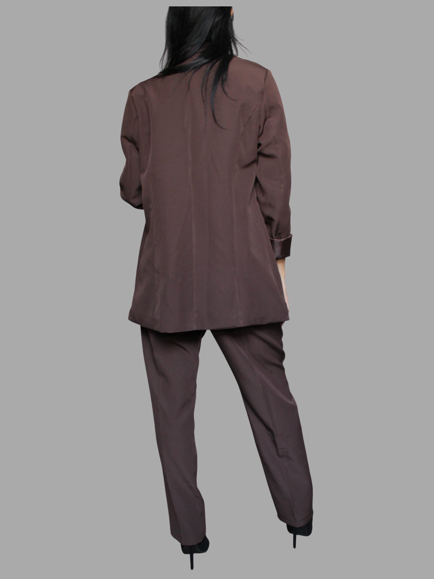 Completo giacca e pantalone con bottoni dorati