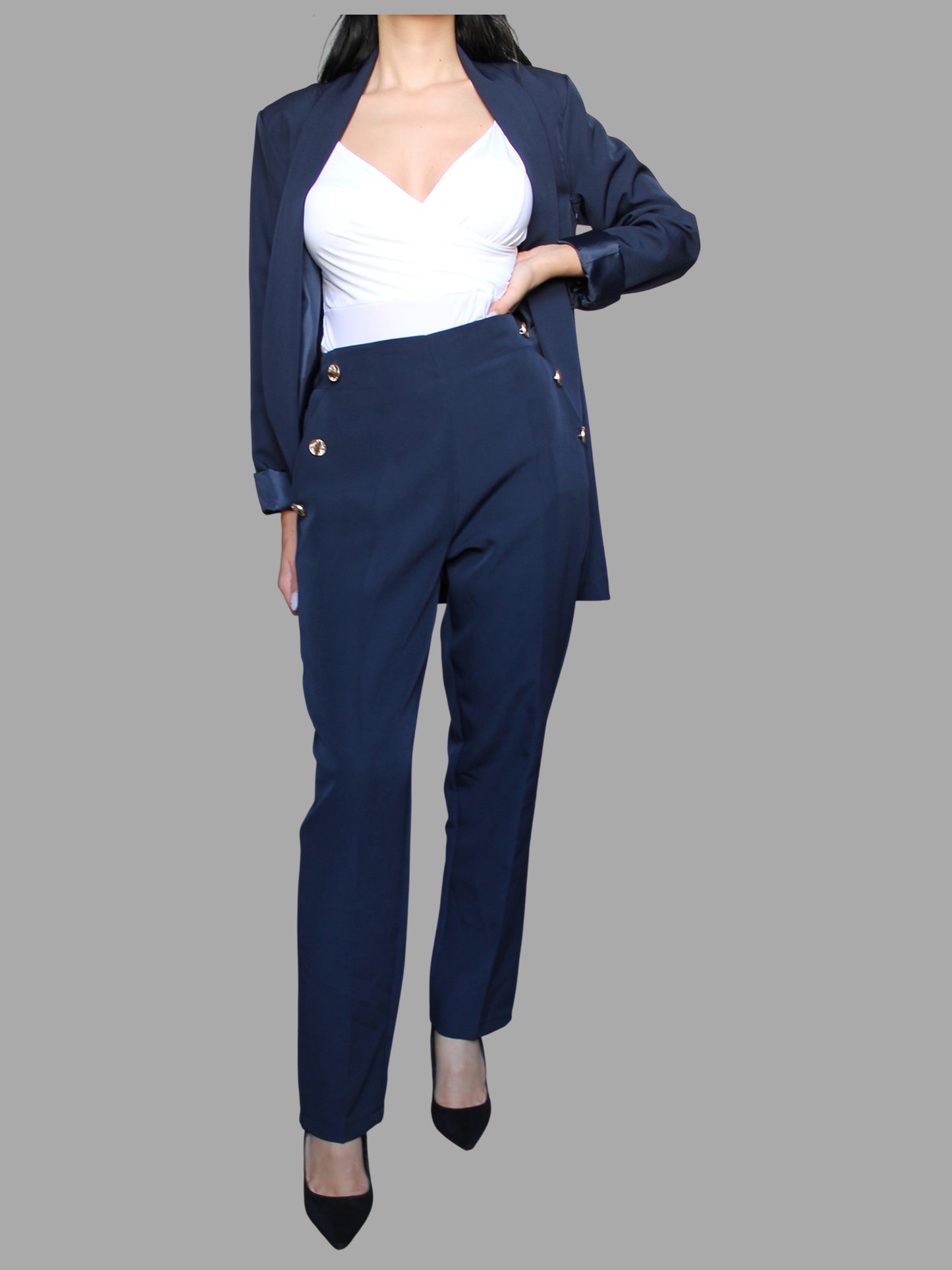 Completo giacca e pantalone con bottoni dorati