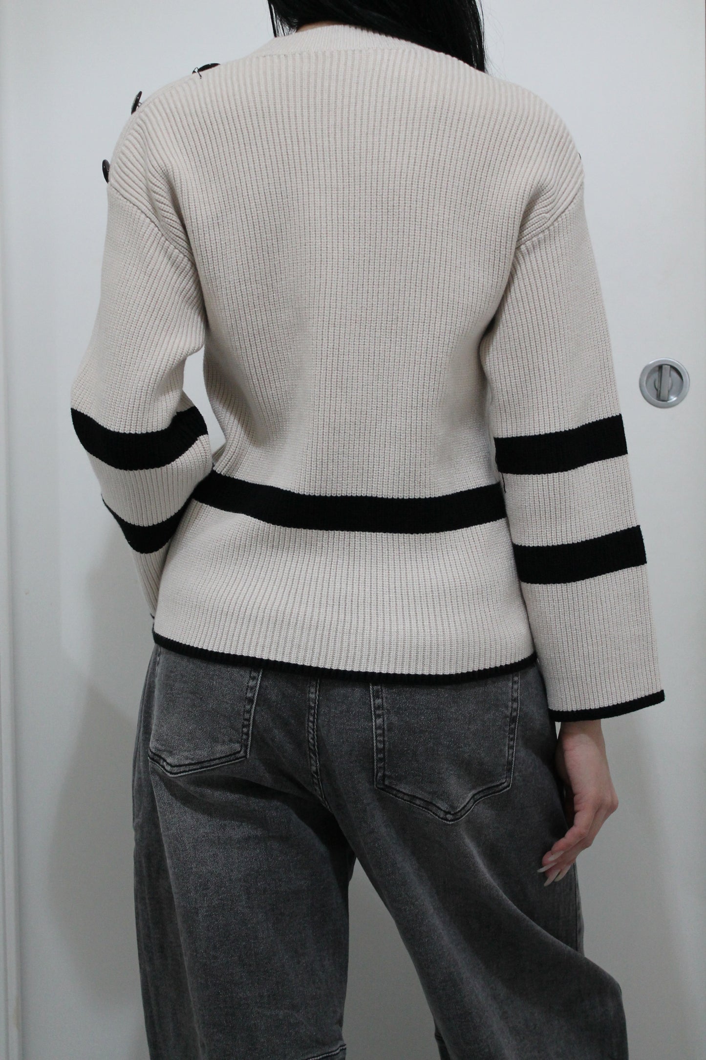 Maglione Soft con Bottoni sulle Spalle