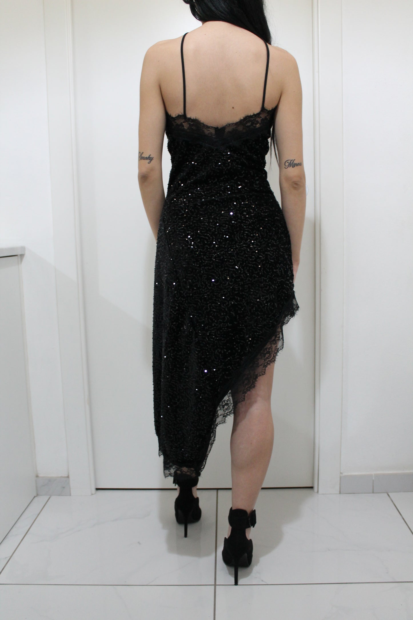 Abito paillettes asimmetrico in pizzo – 2 modelli