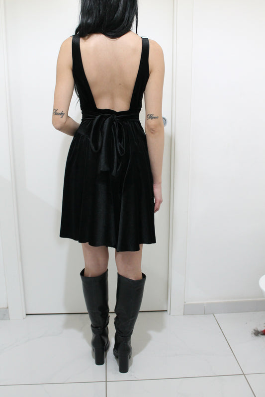 Abito Nero in Velluto – Schiena Scoperta con Fiocco