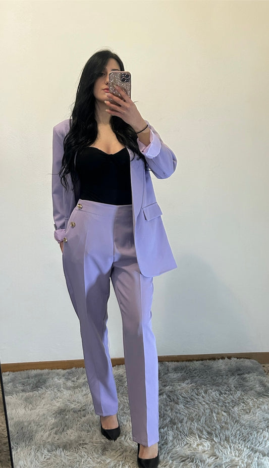 Completo giacca e pantalone con bottoni dorati