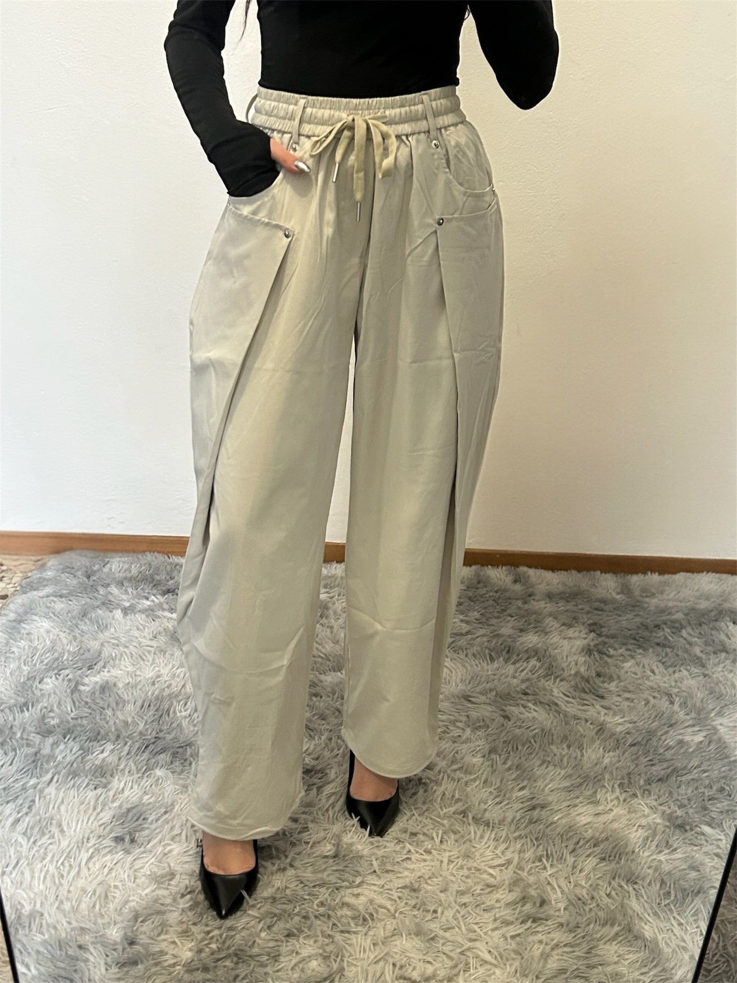 Pantalone Cargo Chic Beige con Fondo Regolabile