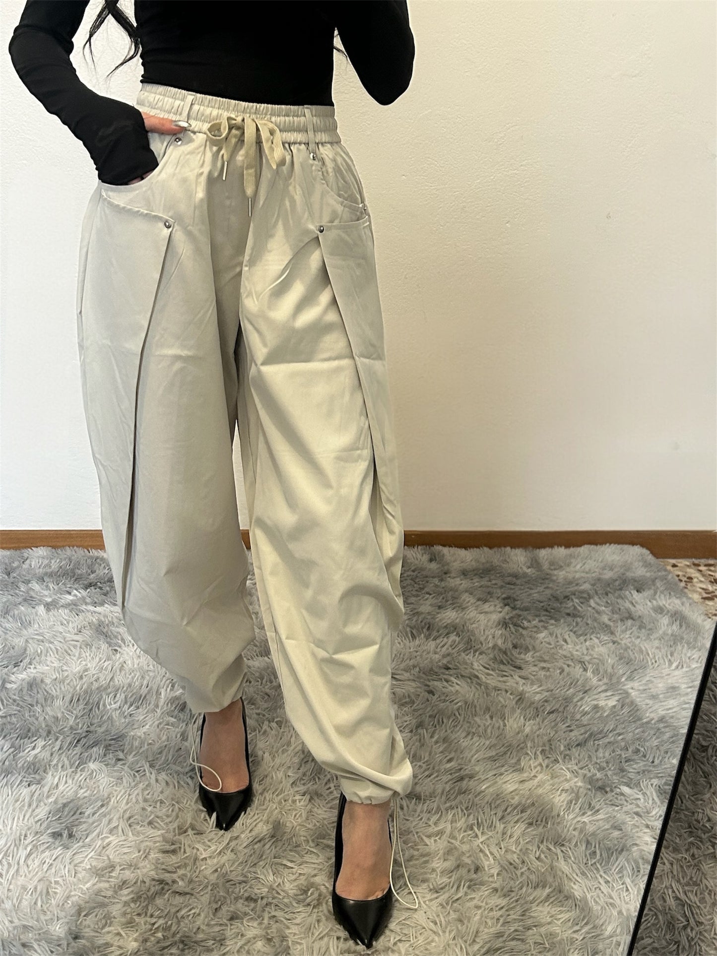 Pantalone Cargo Chic Beige con Fondo Regolabile