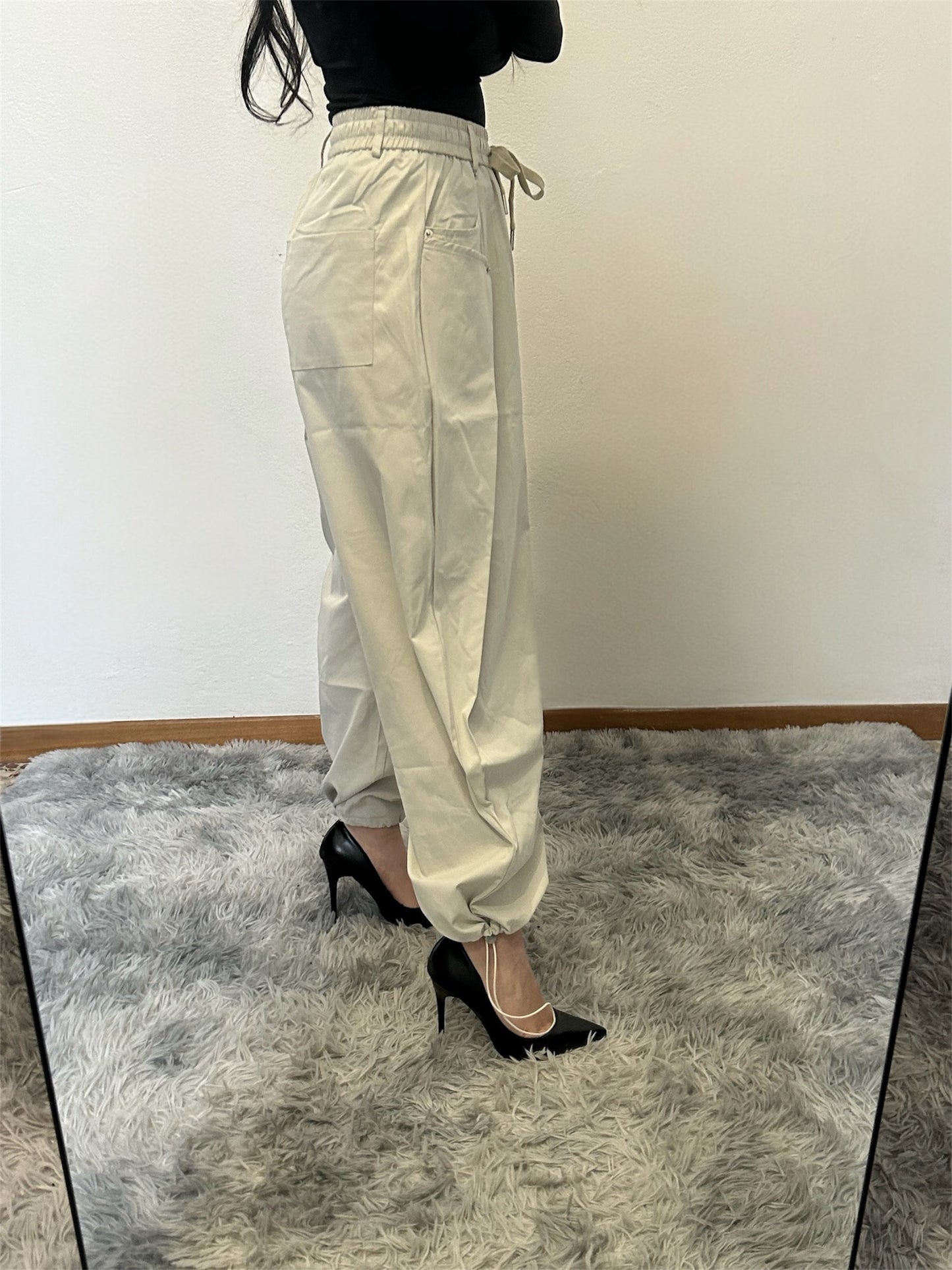 Pantalone Cargo Chic Beige con Fondo Regolabile