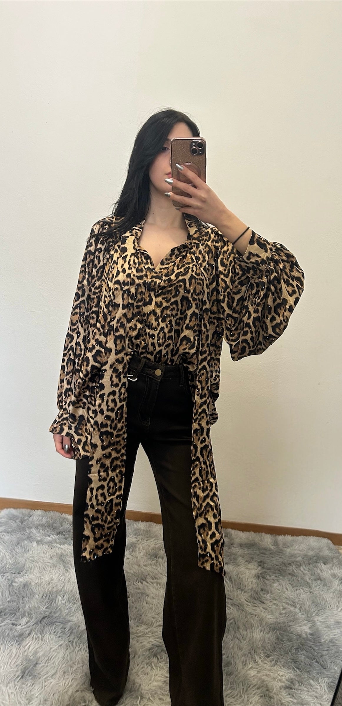 Camicia Maculata con Fiocco e Strass – Effetto Glam