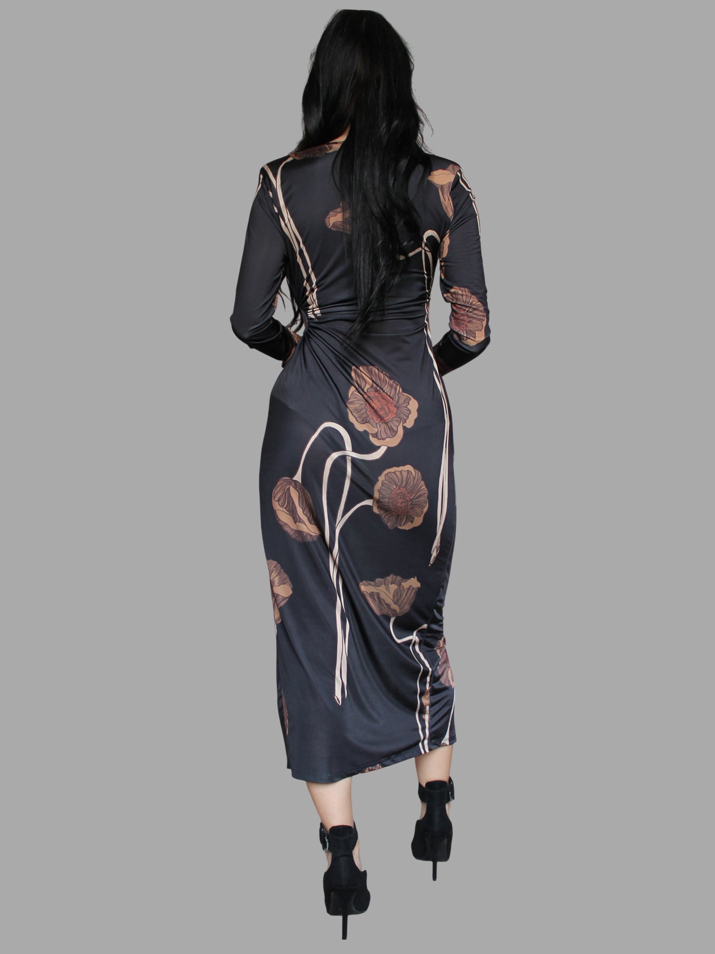 Abito midi con cut-out manica lunga